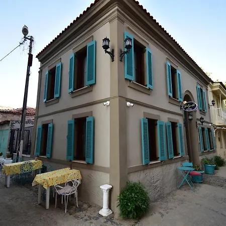 Gülayvalık Oda ve Kahvaltı *